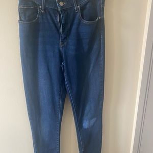 Levi’s 711 skinny jeans dark wash